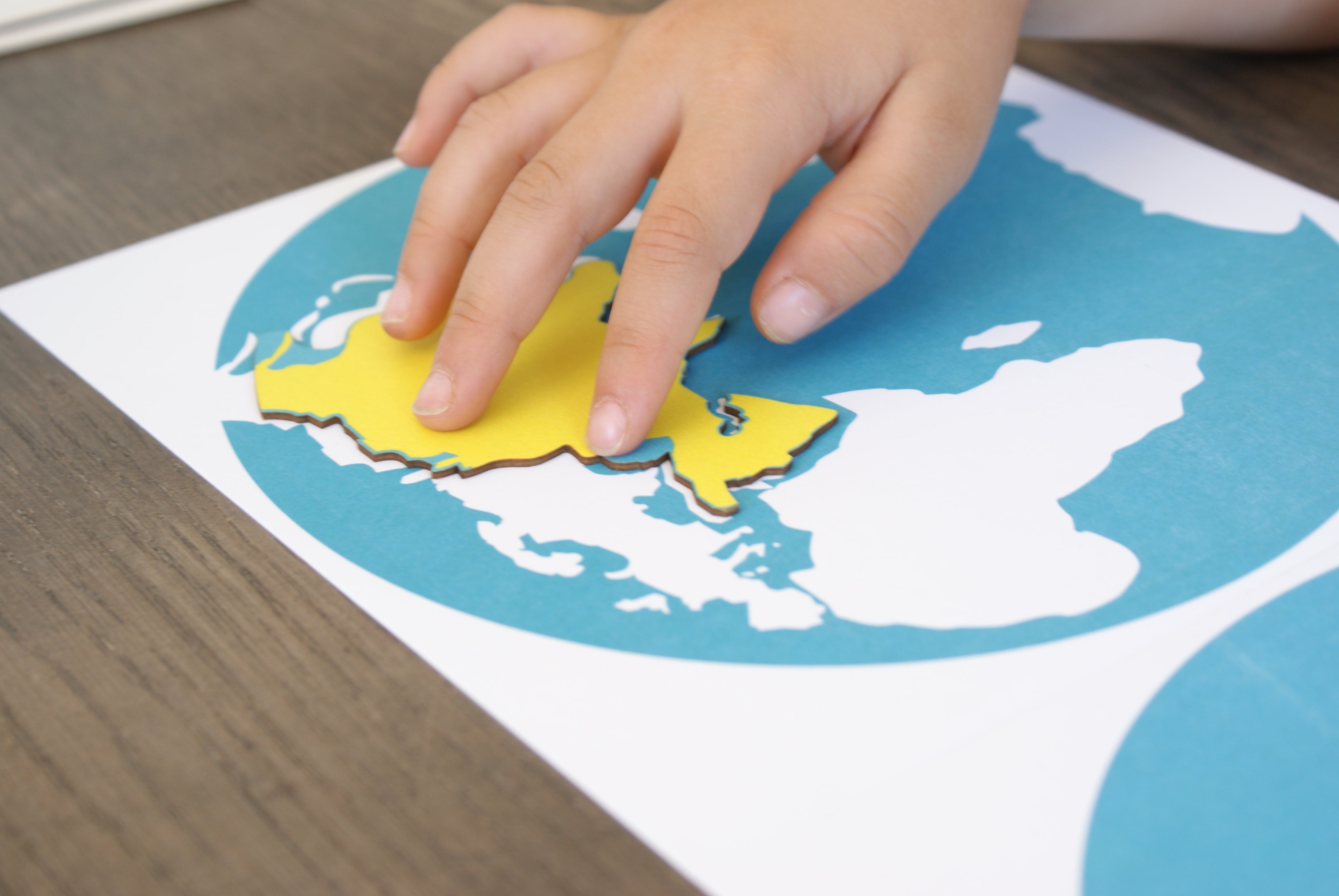 Les meilleurs jeux éducatifs Montessori sur le thème de la découverte du monde