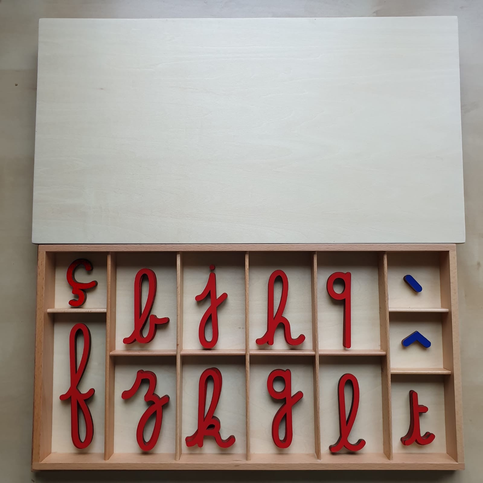Alphabet mobile Montessori et Boîte de Rangement (2 versions) - MaMontessoriBox