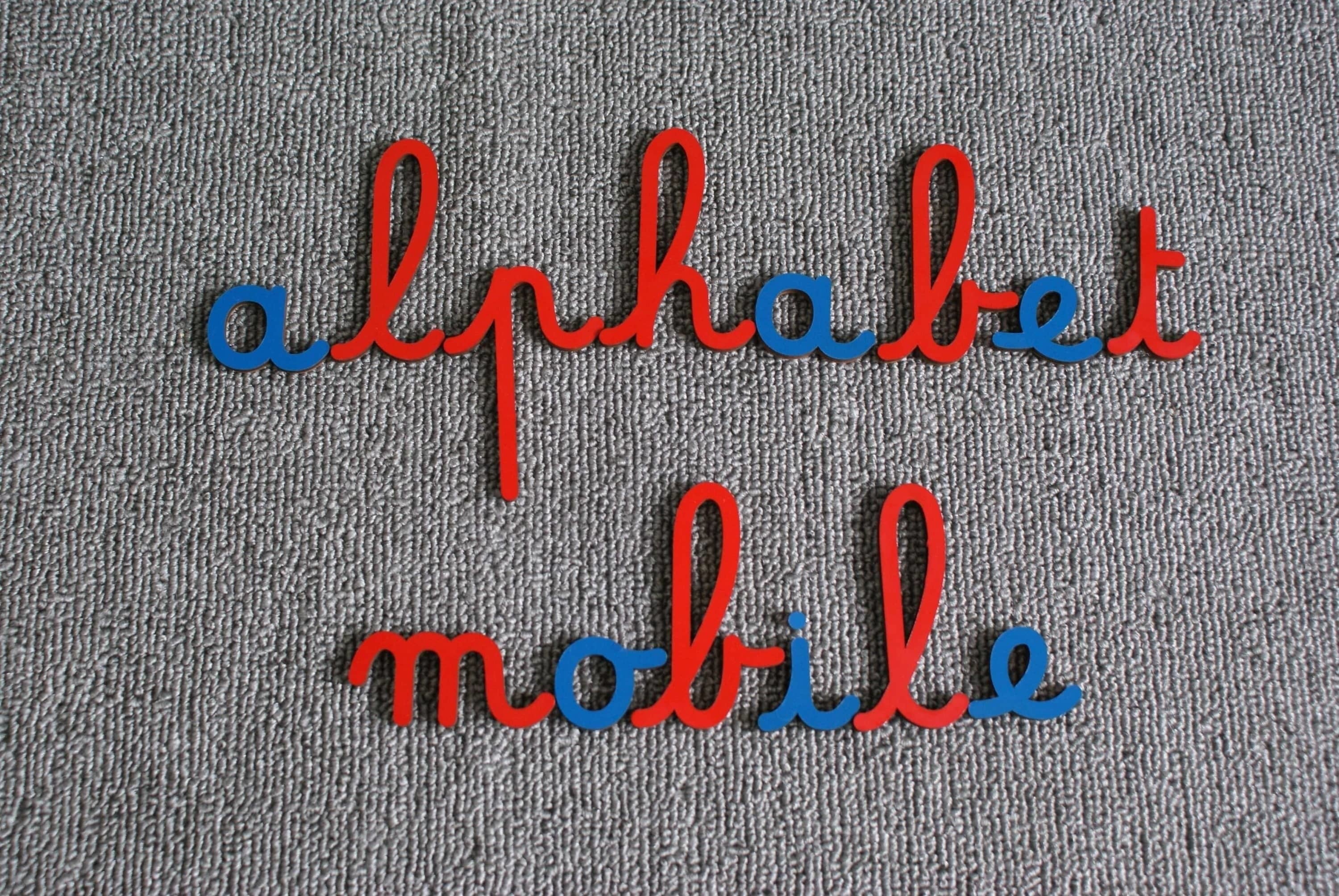 Alphabet mobile Montessori et Boîte de Rangement (2 versions) - MaMontessoriBox