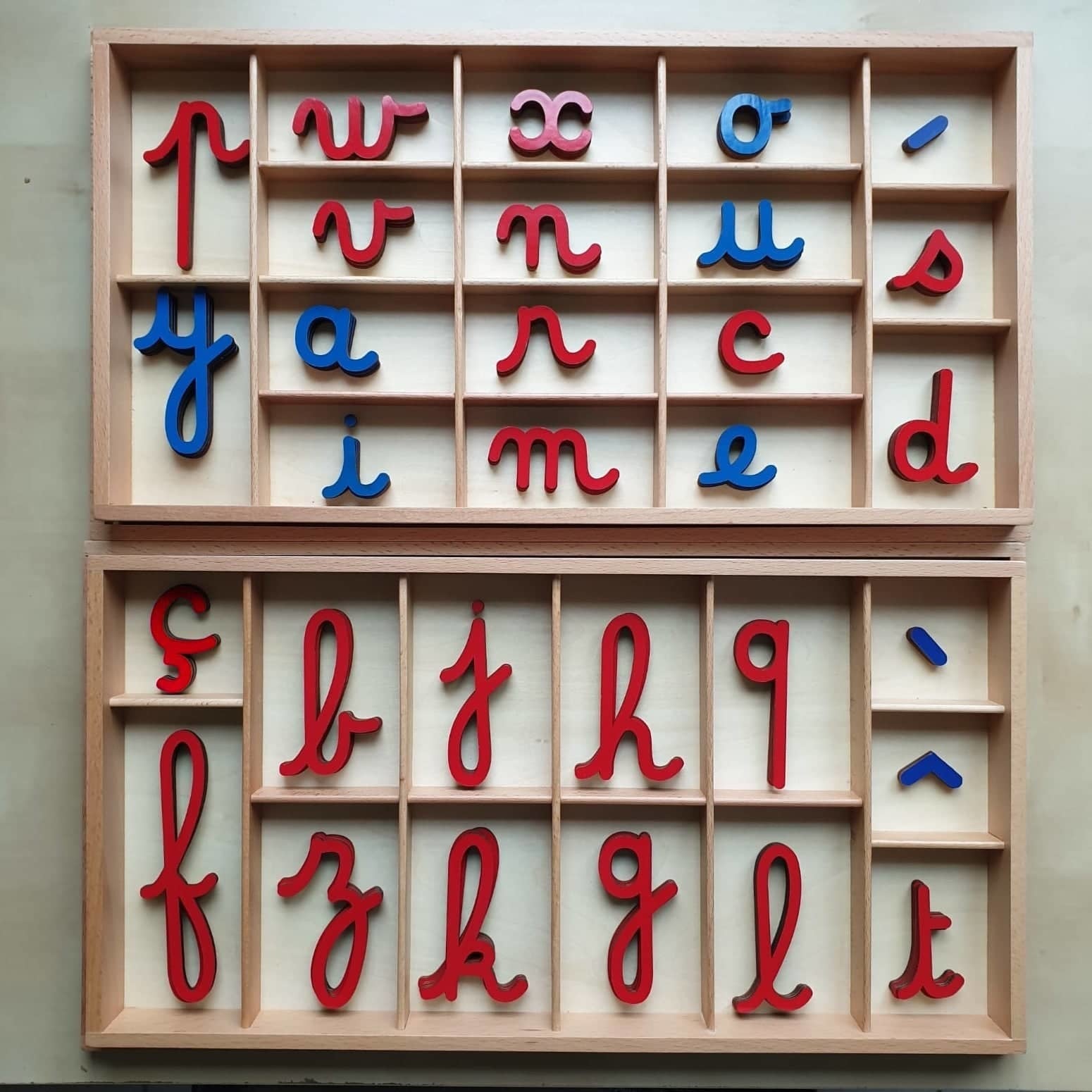 Alphabet mobile Montessori et Boîte de Rangement (2 versions) - MaMontessoriBox