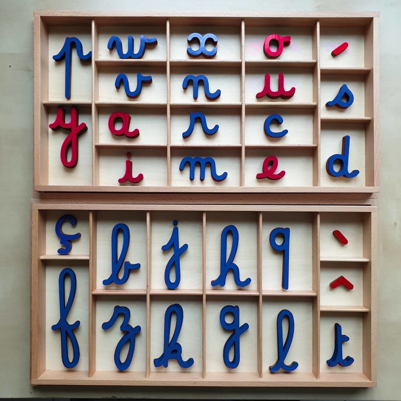 Alphabet mobile Montessori et Boîte de Rangement (2 versions) - MaMontessoriBox