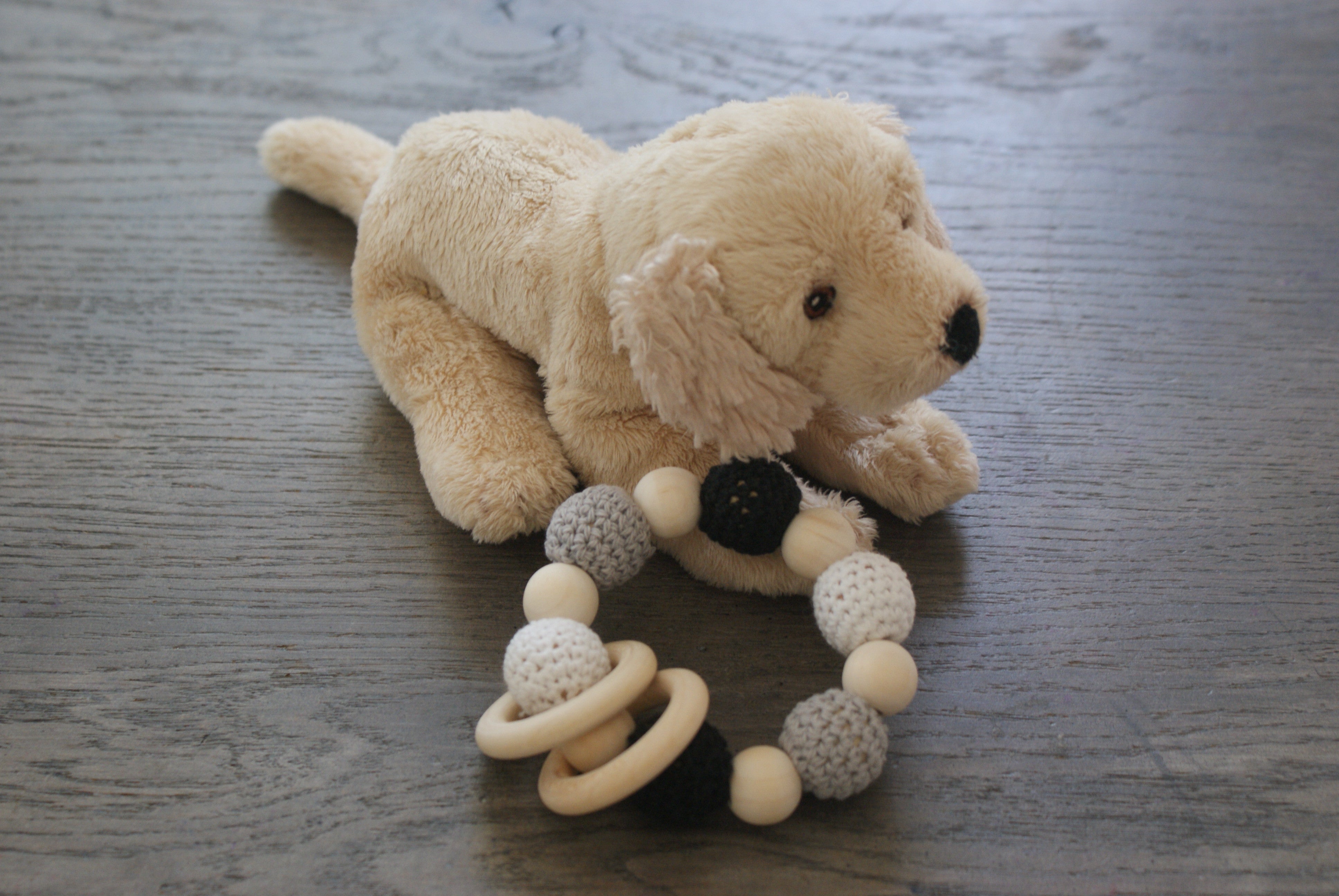 Hochets bois-crochet pour bébés - MaMontessoriBox